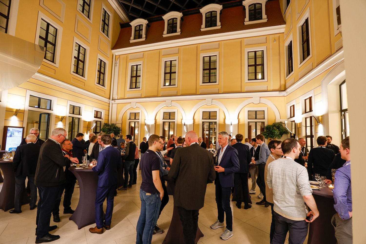 Networking Night im Innenhof
